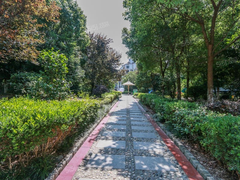 香江花园小区隶属于苏州市吴江区松陵商圈优质小区,附近我爱我家门店