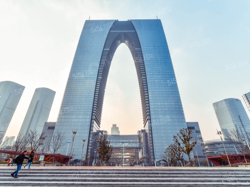 东方之门小区隶属于苏州市园区区湖西cbd商圈优质小区,附近我爱我家