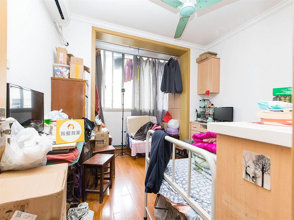 中间楼层南北通一房一厅~采光足~近新村路7.20线