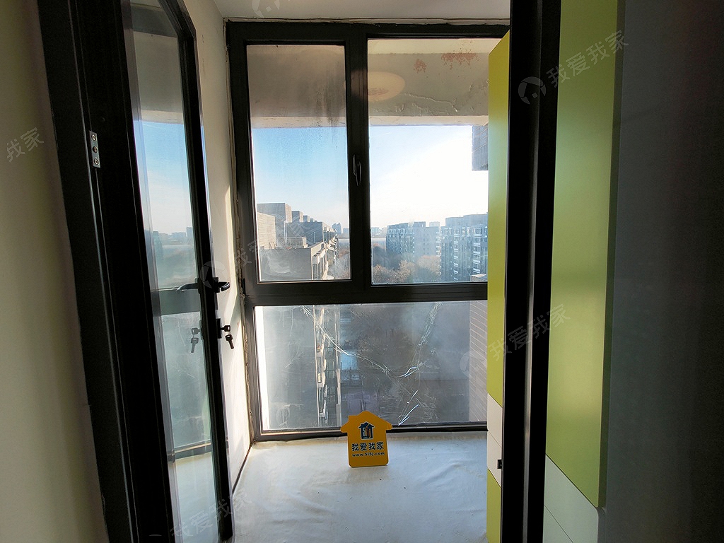 丽都东镇,东向loft房间大,精装采光好,随时看房,拎包入住